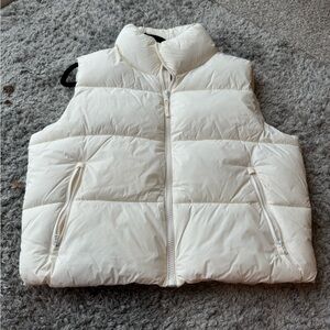 EUC! Old navy ivory vest size large puffer zipper trendy fall